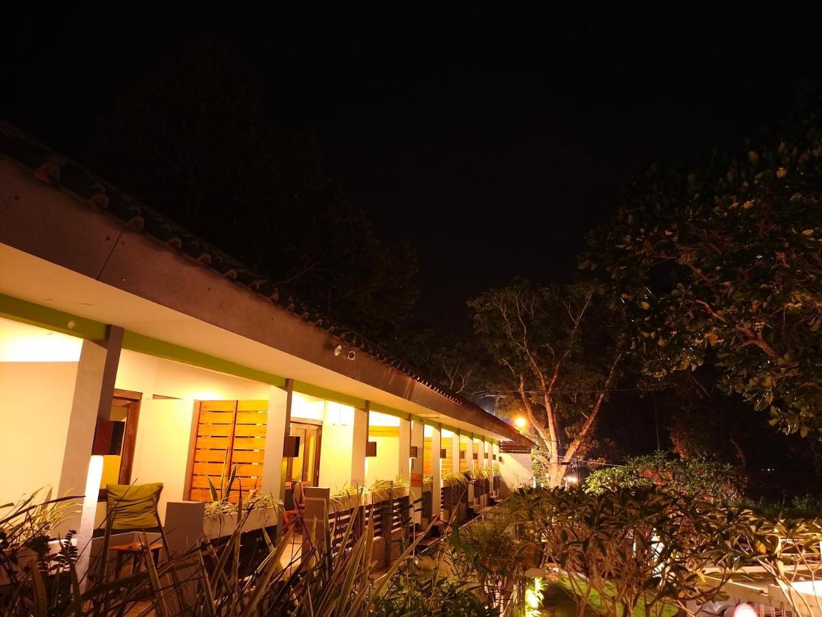 Javacove Beach Hotel Batukaras Εξωτερικό φωτογραφία